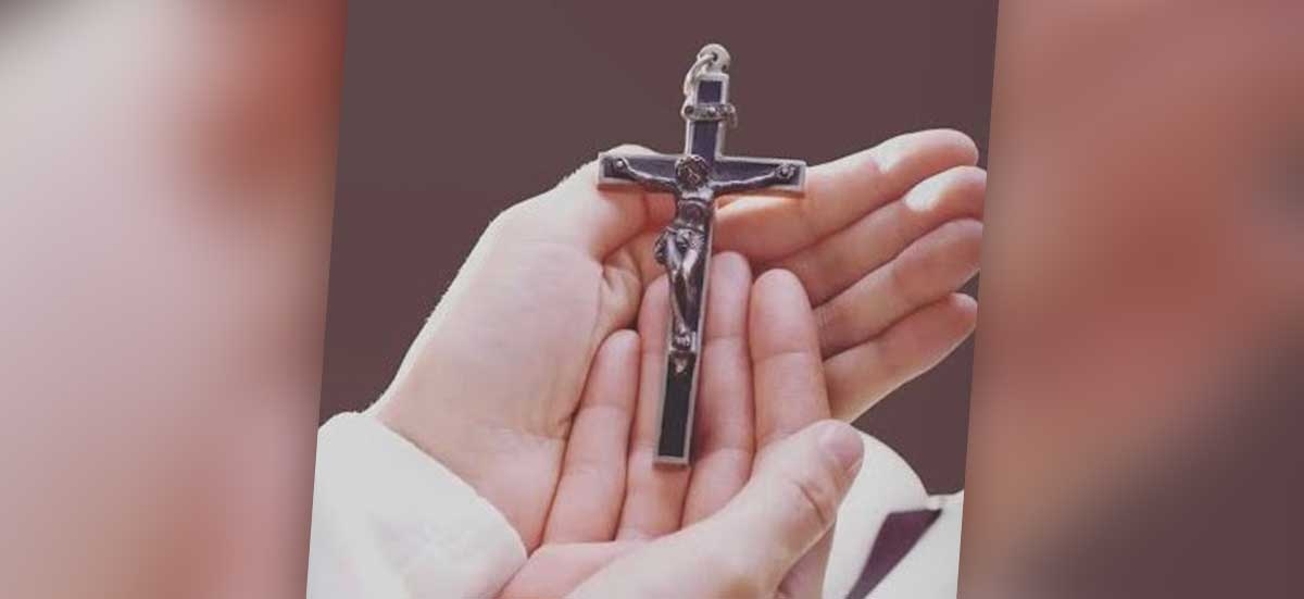 Consegna del Crocifisso e mandato missionario